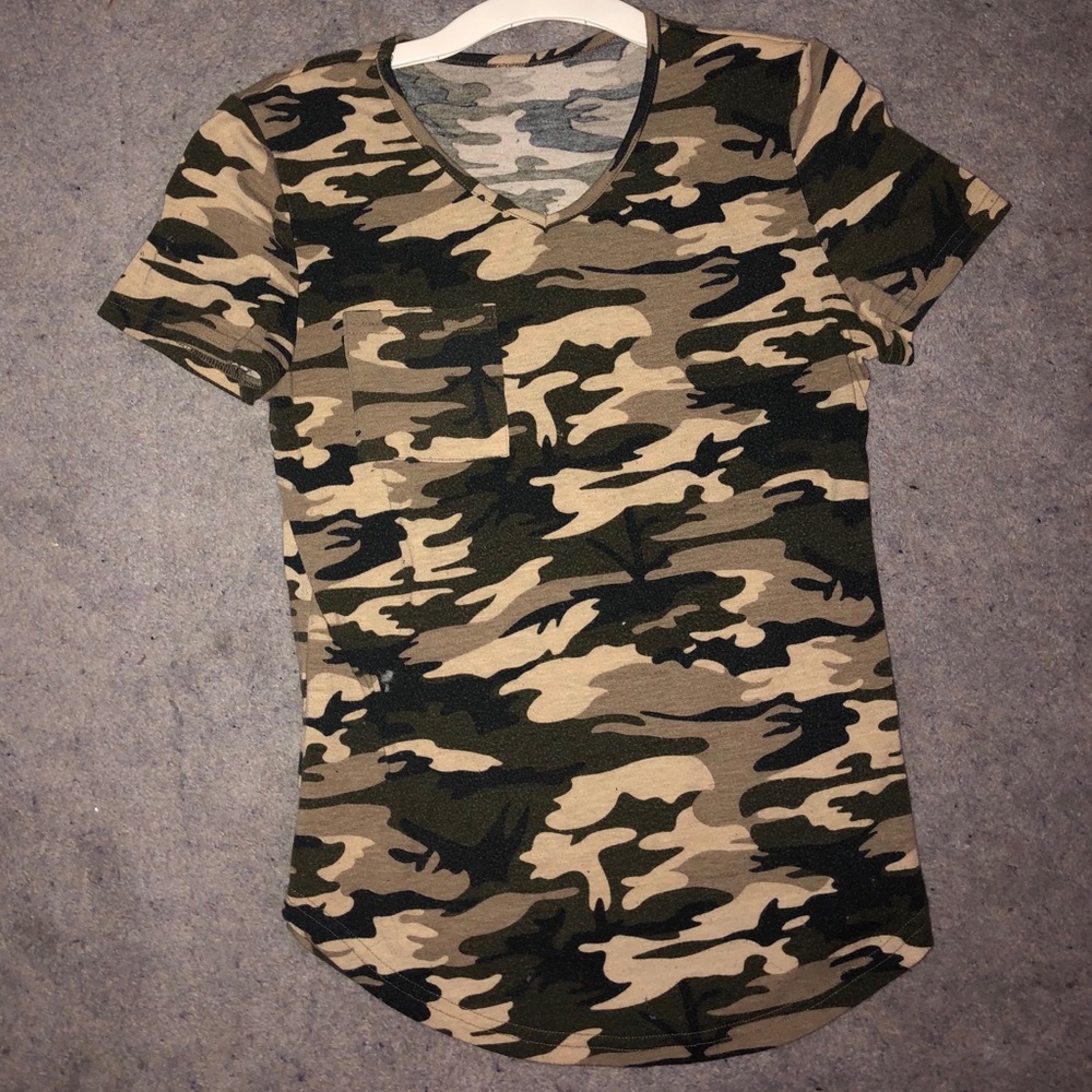 Army vneck top❇️